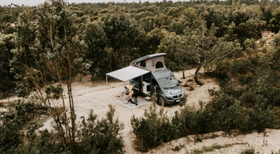 Camping in the Algarve with roadsurfer spots