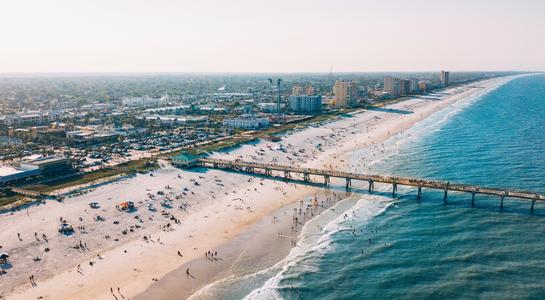 Scenic coastal highway view along the East Coast road trip from New York to Miami, perfect for RV travelers.