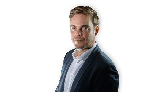 Professional picture of sales manager Julian Hirmer.