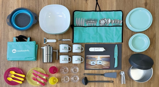 roadsurfer Kitchen Box with cooking und kitchen utensils