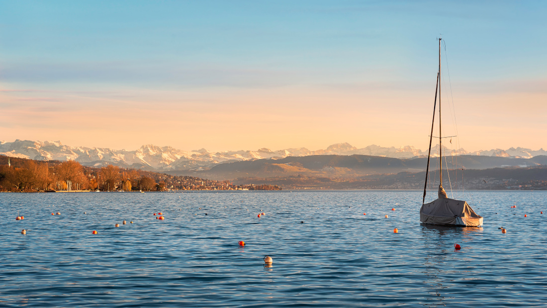 Zurich lake landscape with the swiss Alps at the horizon