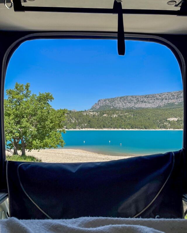 Wake up to the colors of the Provence. 🇫🇷 
Enjoy a sunny off-season and book your camping trip to southern France now!

#roadsurfer #spring #vanlife #reiselust #bulli #fernweh #travel #traveltheworld #camping #campervan #campervanlife #vwcalifornia #beachhostel #sufersuite #campermieten #roadsurfer #roadsurferfamily #roadsurfer_camper #vanlifegermany #roadsurfing #vantastic #agrotourism #vanlifers #homeiswhereyouparkit #roadsurferspots #vanlifeportugal #portugalcamping