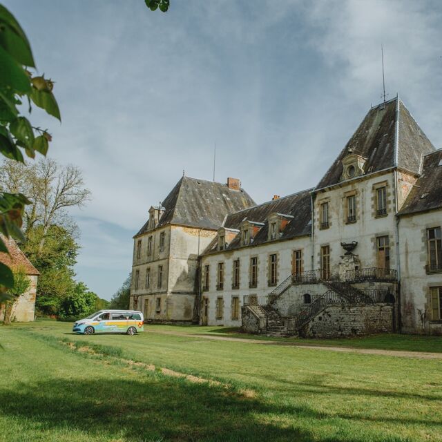 Want to feel like king and queen? Download the free roadsurfer spots app, get your crown ready and book your stay at Castle Levis in France! 👑

#roadsurfer #spring #vanlife #reiselust #bulli #fernweh #travel #traveltheworld #camping #campervan #campervanlife #vwcalifornia #beachhostel #sufersuite #campermieten #roadsurfer #roadsurferfamily #roadsurfer_camper #vanlifegermany #roadsurfing #vantastic #agrotourism #vanlifers #homeiswhereyouparkit #roadsurferspots #vanlifefrance #francecamping