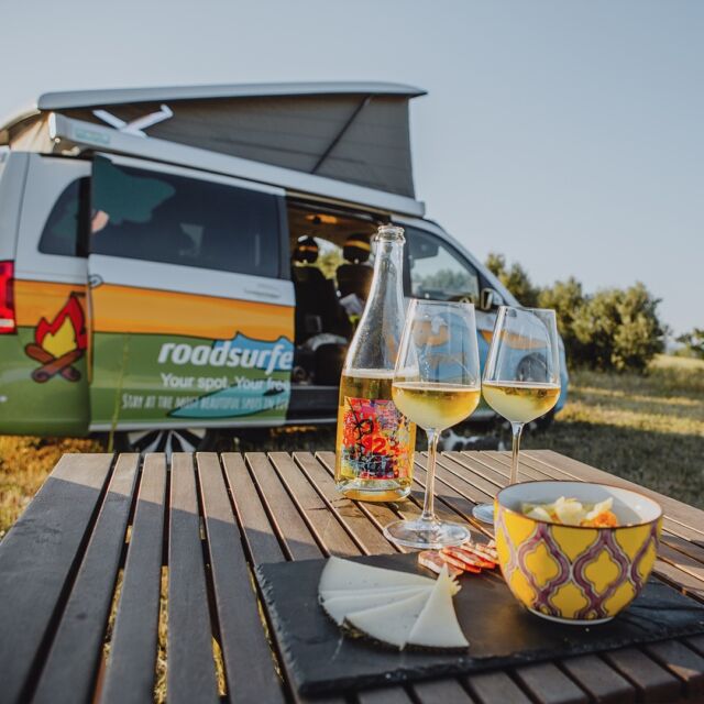 How to have a popping summer: pop up your roof and pop a bottle! 🥂
Download our roadsurfer spots app and be a guest at one of our amazing hosts all over Europe.

#roadsurfer #spring #vanlife #reiselust #bulli #fernweh #travel #traveltheworld #camping #campervan #campervanlife #vwcalifornia #beachhostel #sufersuite #campermieten #roadsurfer #roadsurferfamily #roadsurfer_camper #vanlifegermany #roadsurfing #vantastic #agrotourism #vanlifers #homeiswhereyouparkit #roadsurferspots #vanlifefrance #francecamping
