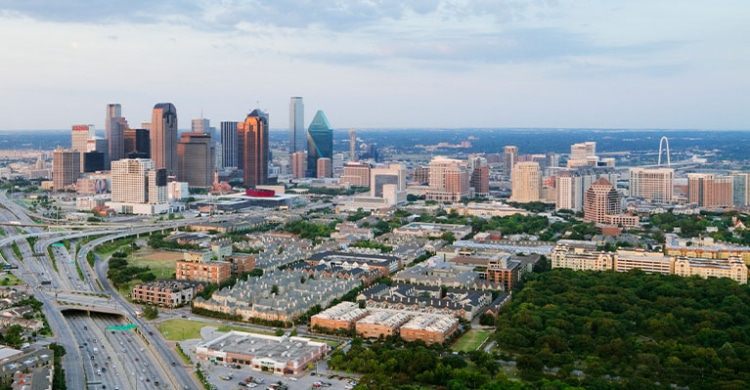 Bird view over Dallas with clear view over skyscapers and the highway.