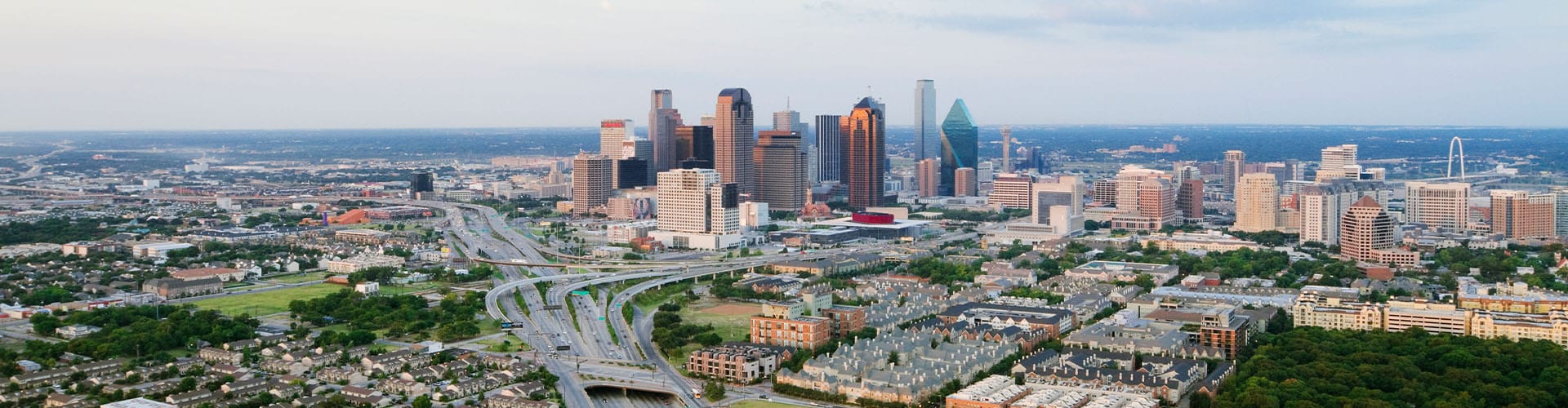 Bird view over Dallas with clear view over skyscapers and the highway.