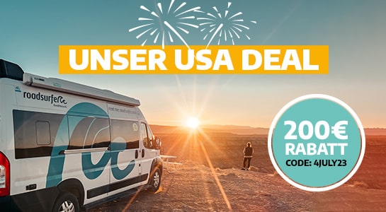 USA 4th of July deal Kampagne mit Bild von Campervan bei Sonnenuntergang