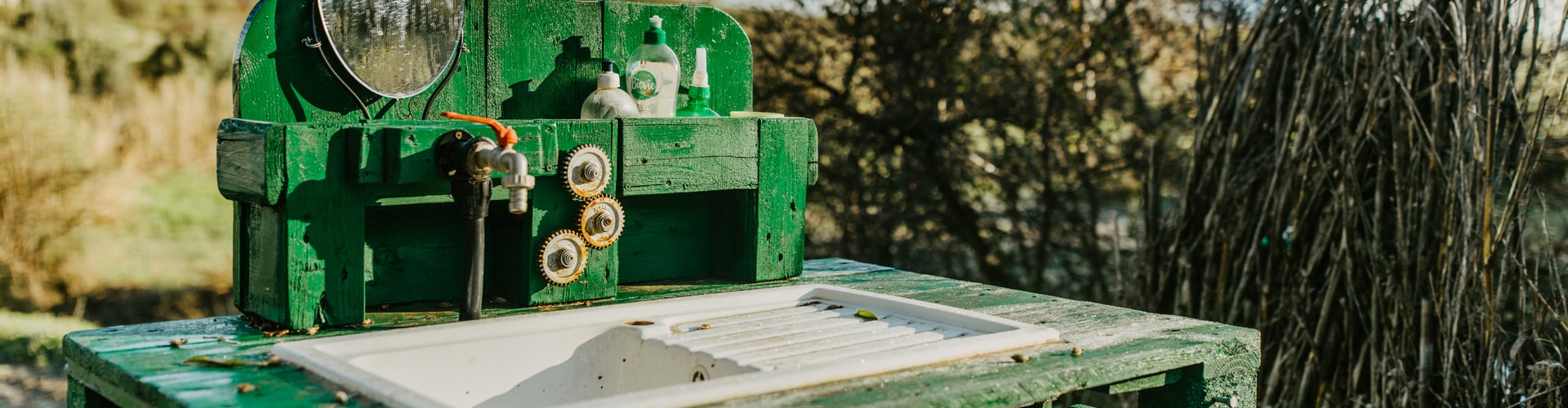 Rusty washbasin in green